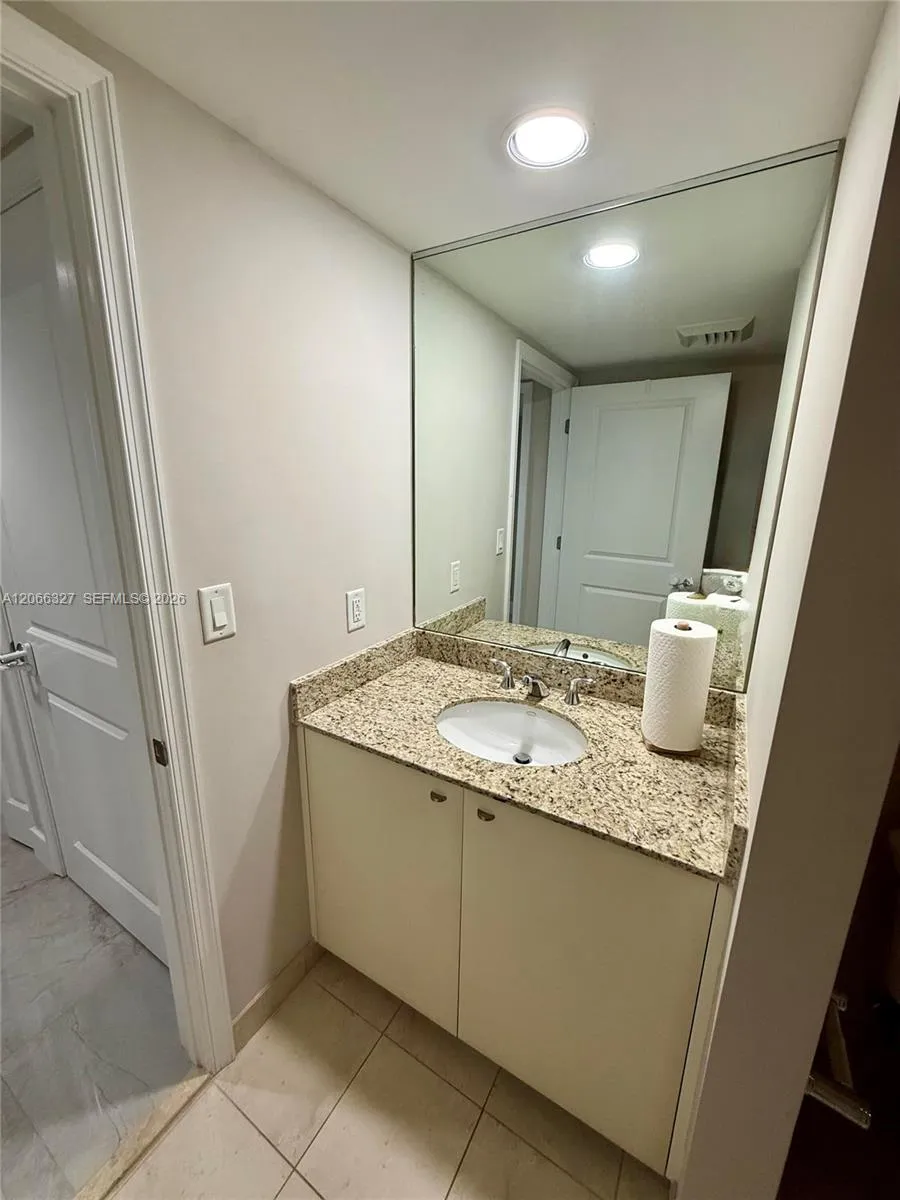 610 W Las Olas Blvd #913N Fort Lauderdale, FL 33312