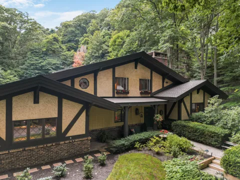 12879 Lakeshore Drive