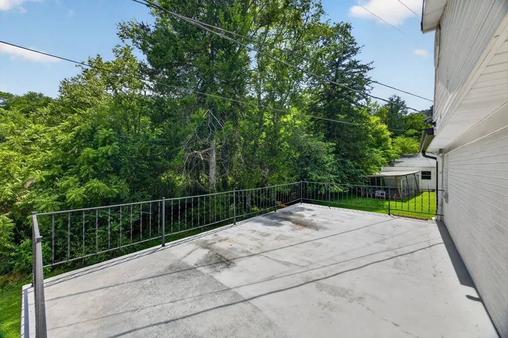 221 England Hollow Rd Gainesboro, TN 38562