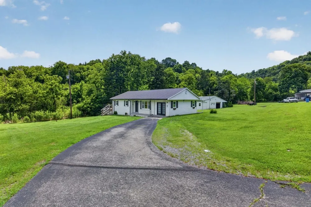 221 England Hollow Rd Gainesboro, TN 38562