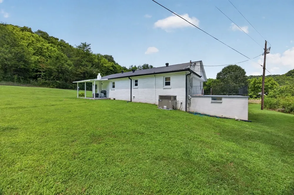 221 England Hollow Rd Gainesboro, TN 38562