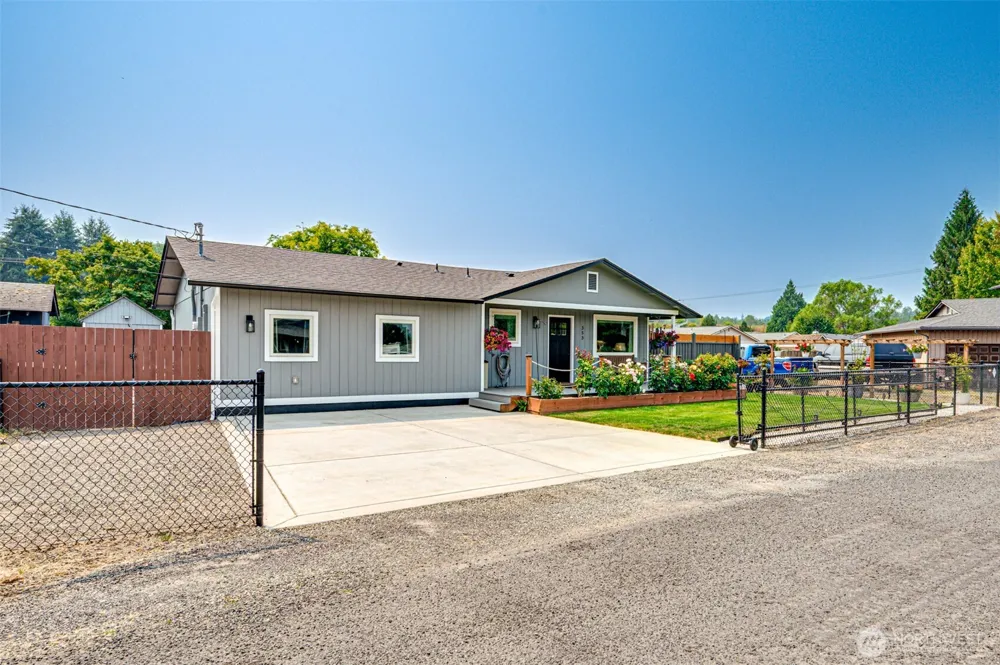 353 Shear Street SW Castle Rock, WA 98611