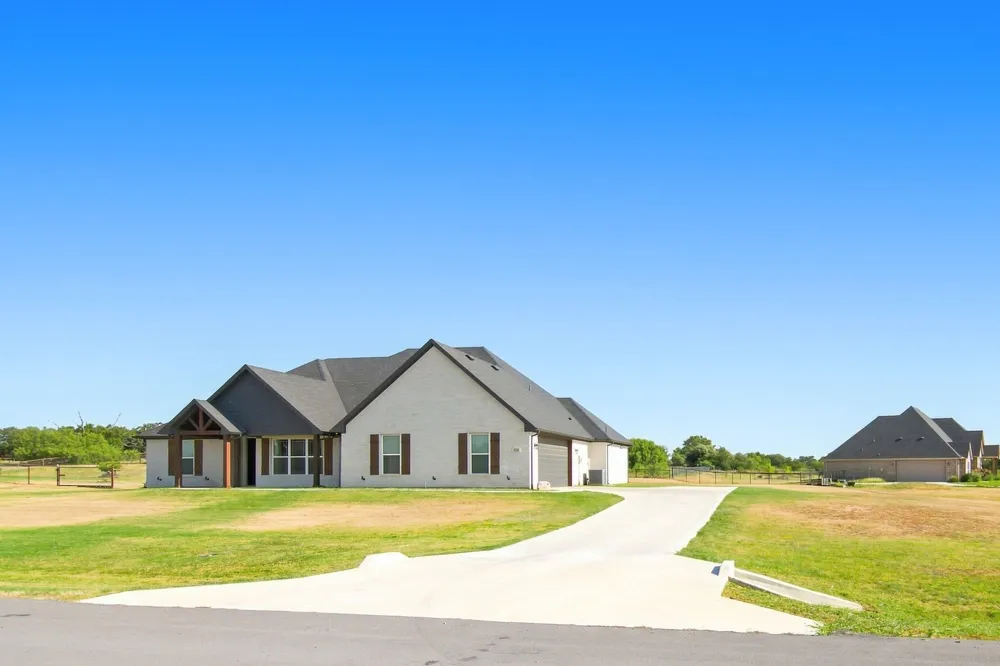 121 Friendship Way Boyd, TX 76023