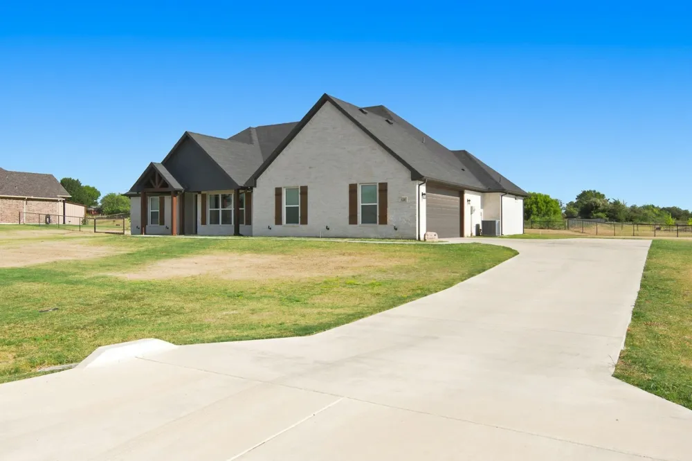 121 Friendship Way Boyd, TX 76023