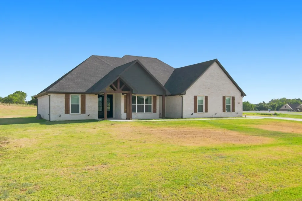 121 Friendship Way Boyd, TX 76023