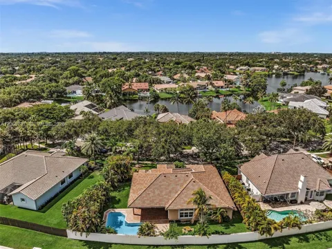 11335 Lake Shore Dr
