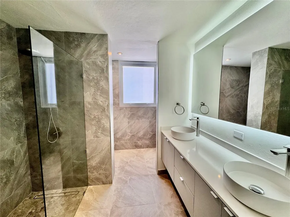 59 KINGS COURT #5 San Juan, PR 00907