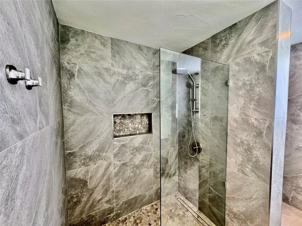 59 KINGS COURT #5 San Juan, PR 00907