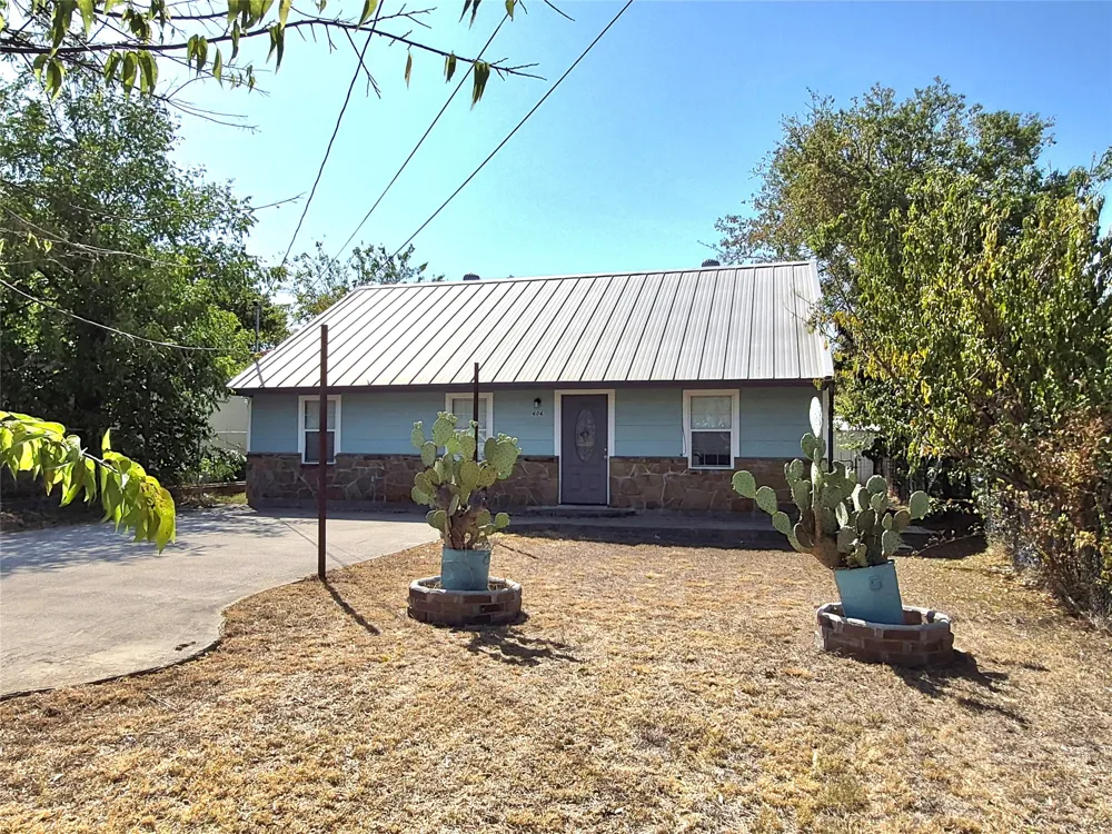 606 E Clifton Street Stephenville, TX 76401