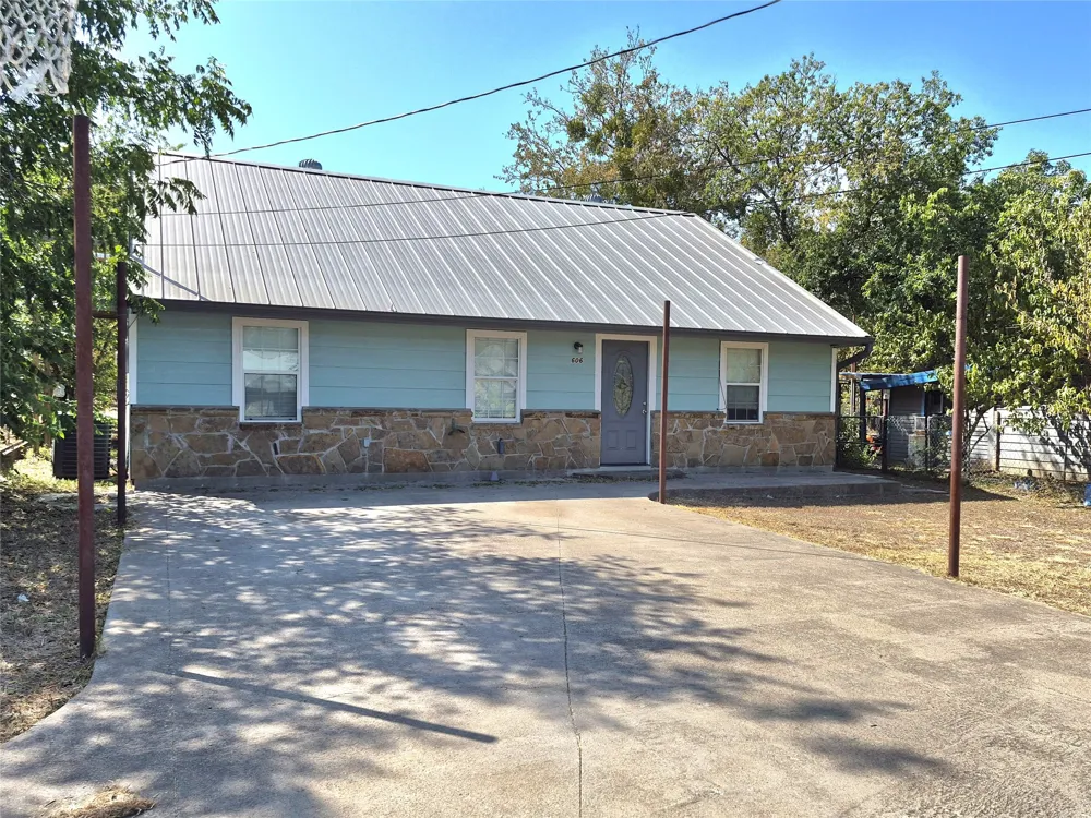 606 E Clifton Street Stephenville, TX 76401