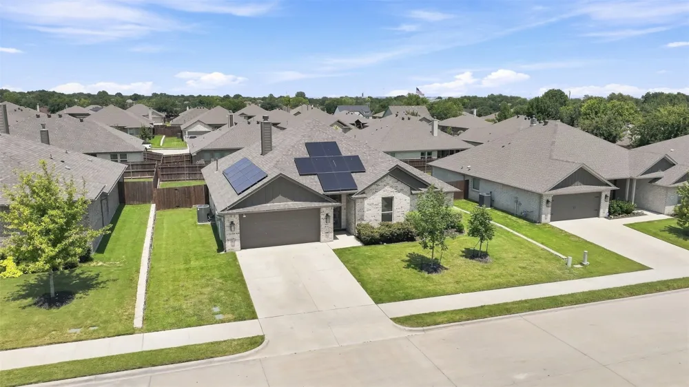 632 Steerman Court Saginaw, TX 76179