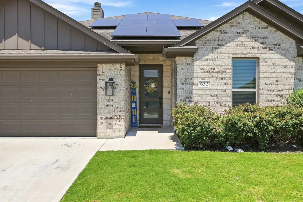 632 Steerman Court Saginaw, TX 76179