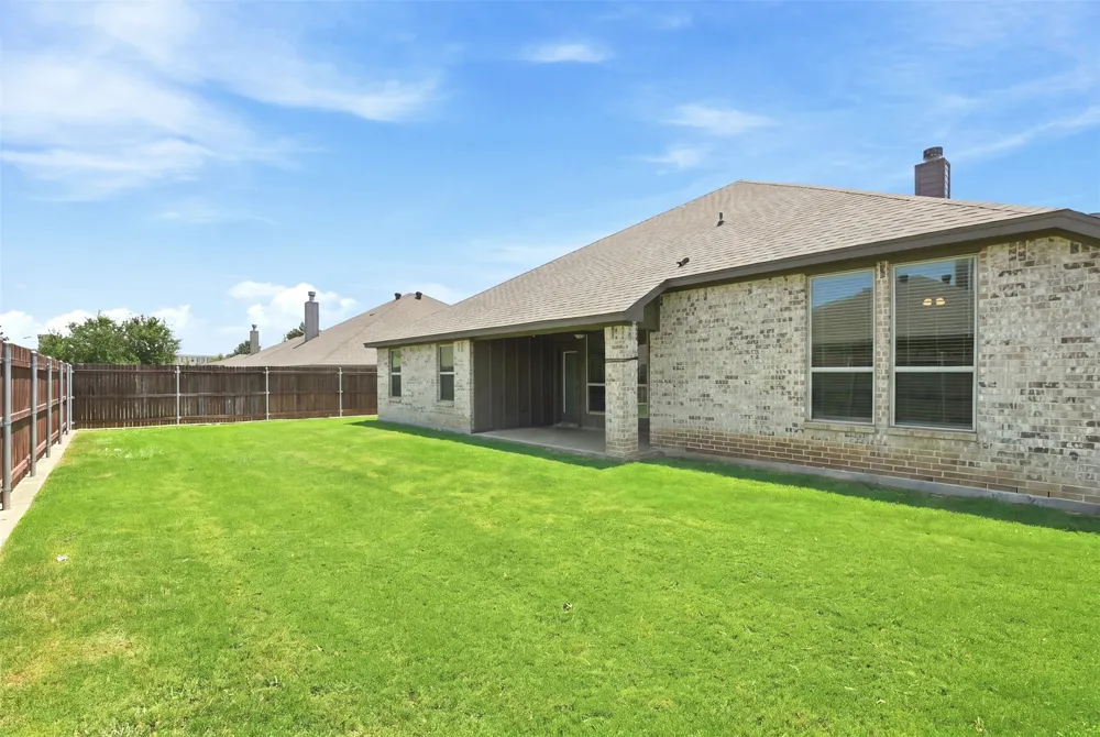 632 Steerman Court Saginaw, TX 76179