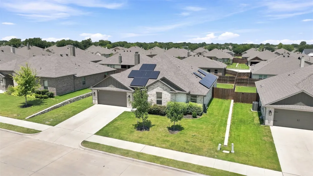 632 Steerman Court Saginaw, TX 76179