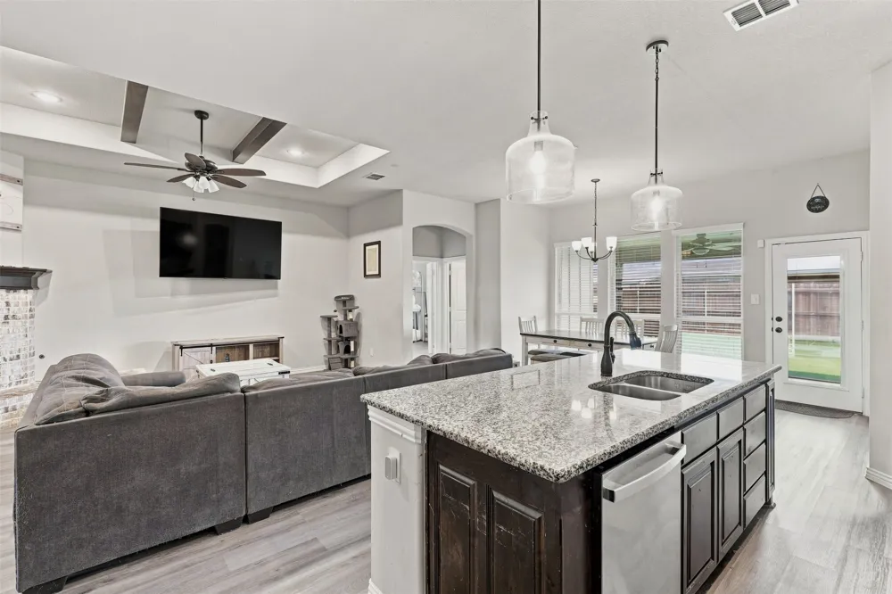 632 Steerman Court Saginaw, TX 76179