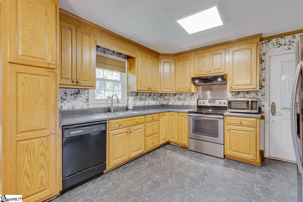 161 Academy Drive Pickens, SC 29671