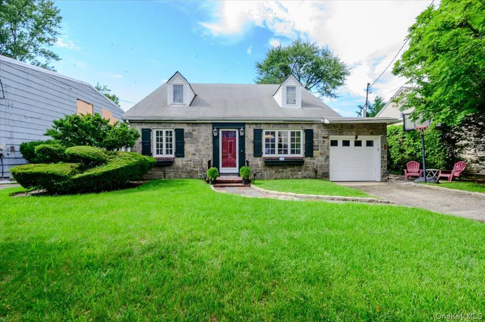 928 Northfield Road Woodmere, NY 11598