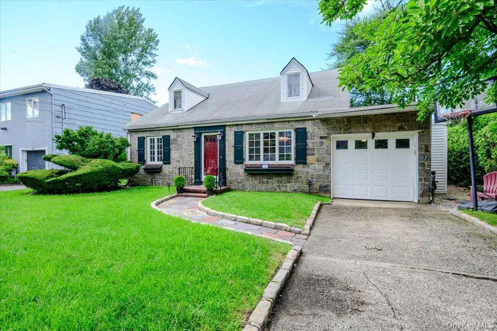 928 Northfield Road Woodmere, NY 11598