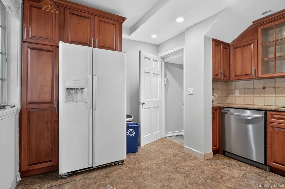 24640 Alameda Avenue Little Neck, NY 11362