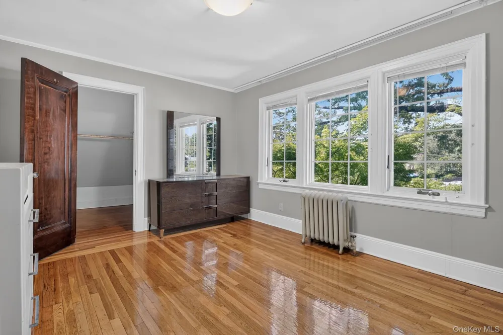 24640 Alameda Avenue Little Neck, NY 11362
