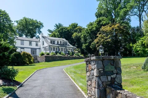14 Crescent Drive