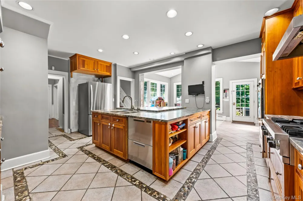 14 Crescent Drive Elmsford, NY 10523