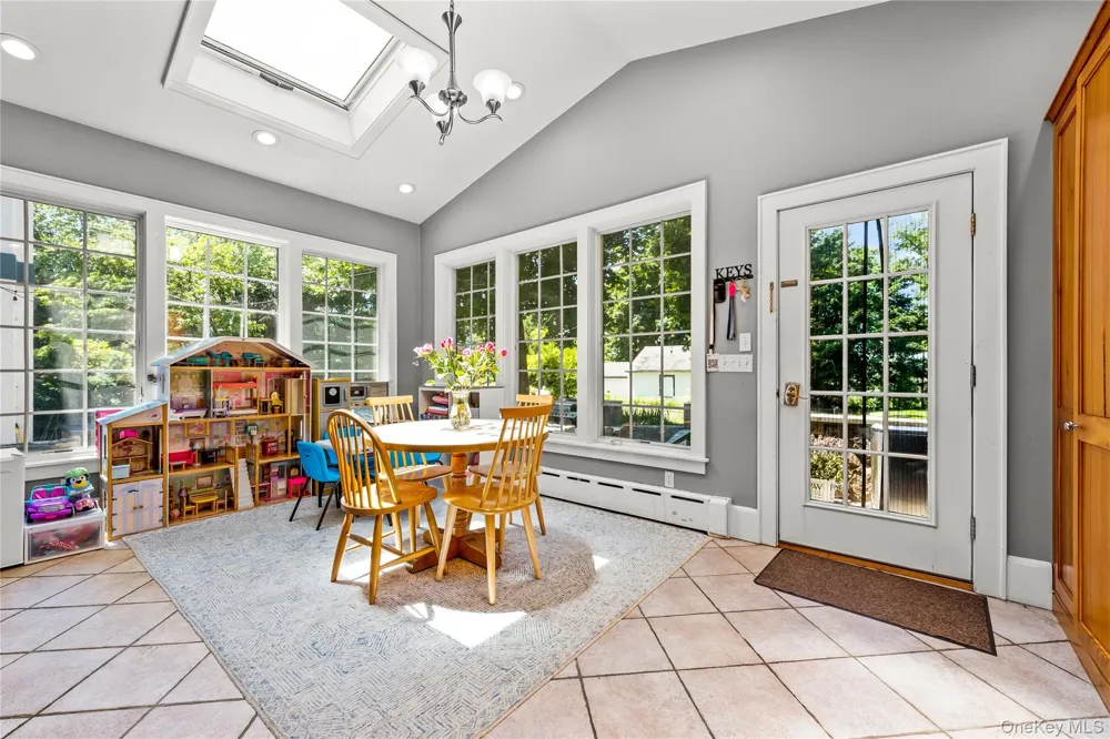 14 Crescent Drive Elmsford, NY 10523