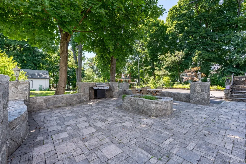 14 Crescent Drive Elmsford, NY 10523