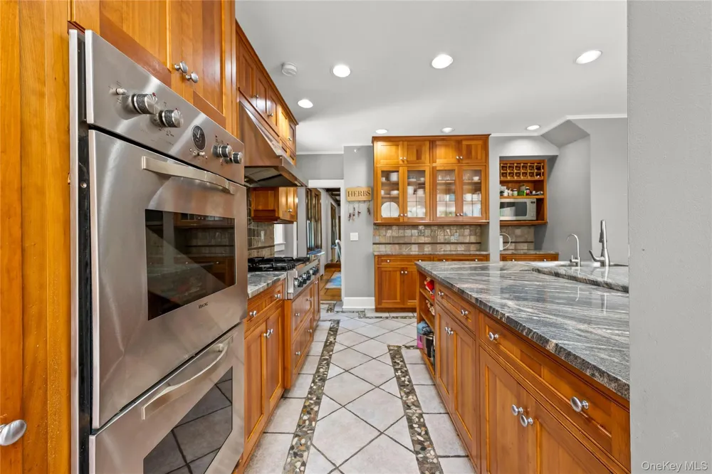 14 Crescent Drive Elmsford, NY 10523