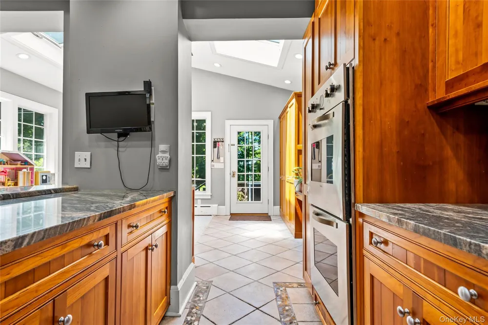 14 Crescent Drive Elmsford, NY 10523