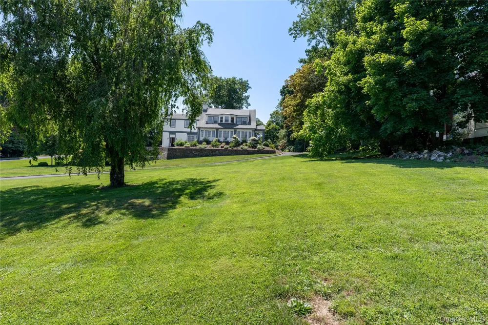 14 Crescent Drive Elmsford, NY 10523