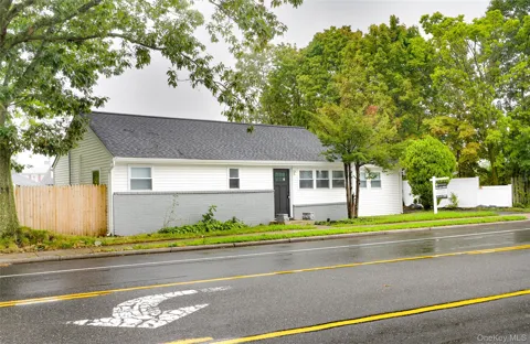 3323 Great Neck Road
