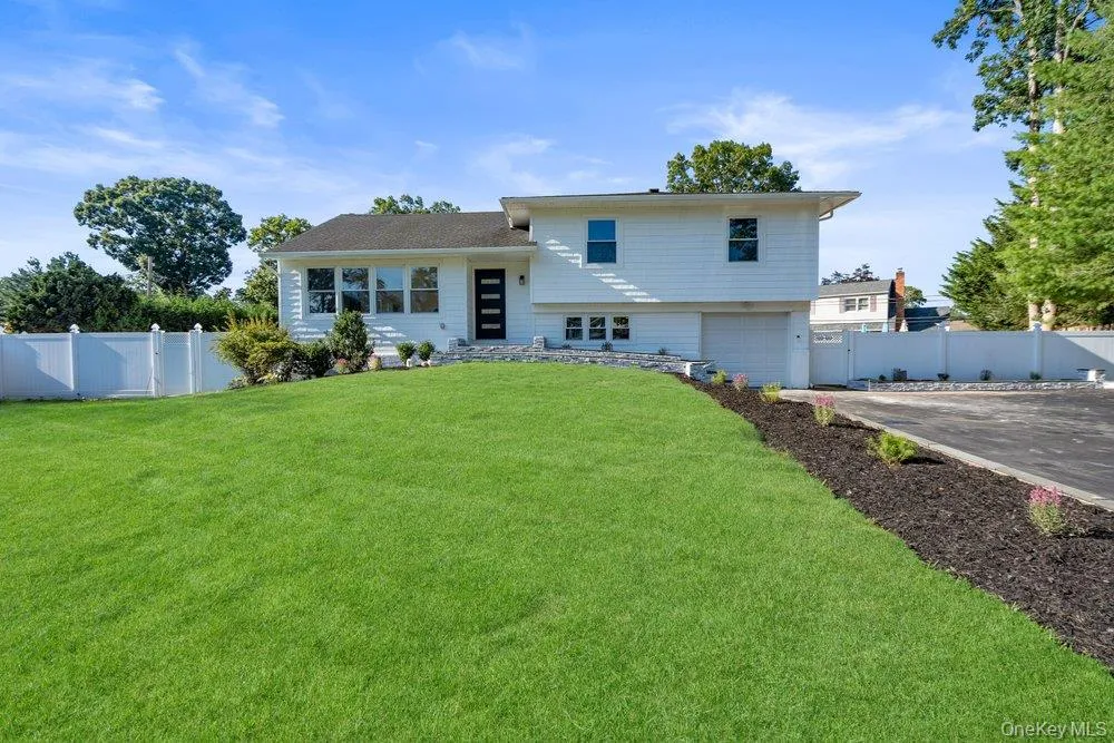 31 Seton Court Old Bethpage, NY 11804