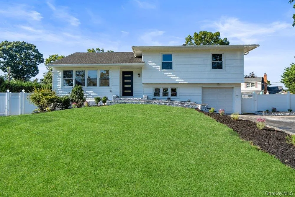 31 Seton Court Old Bethpage, NY 11804