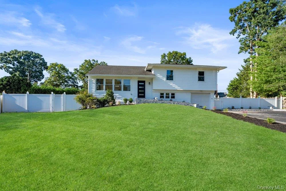31 Seton Court Old Bethpage, NY 11804