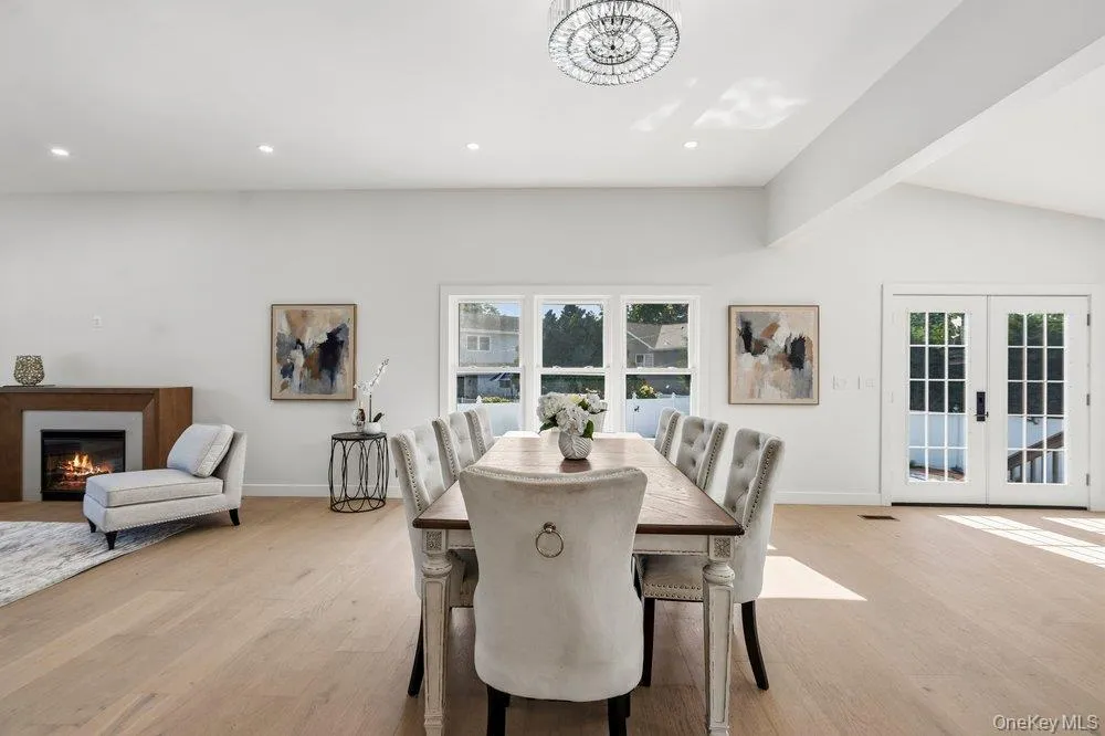 31 Seton Court Old Bethpage, NY 11804