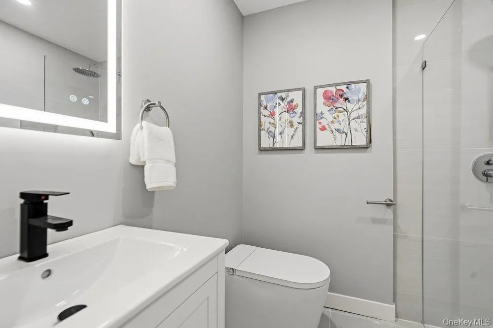31 Seton Court Old Bethpage, NY 11804