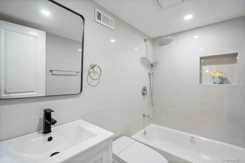 31 Seton Court Old Bethpage, NY 11804