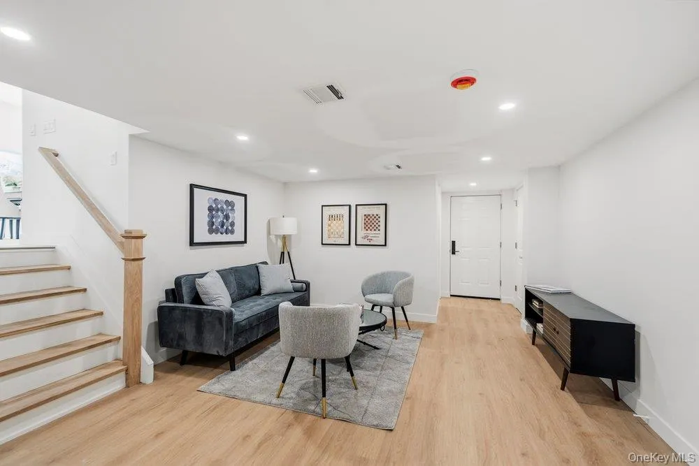 31 Seton Court Old Bethpage, NY 11804