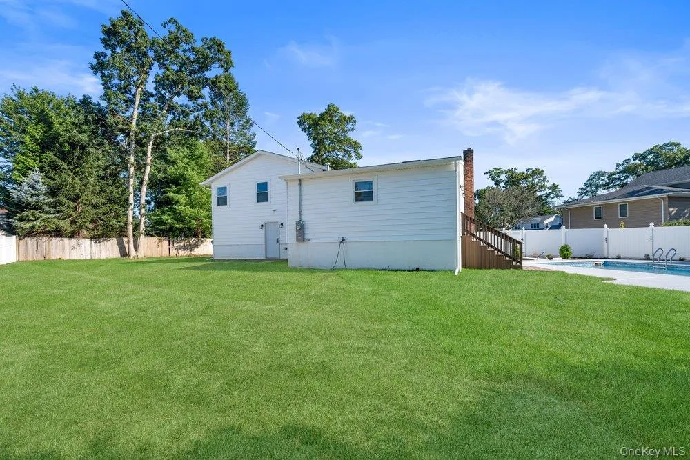 31 Seton Court Old Bethpage, NY 11804