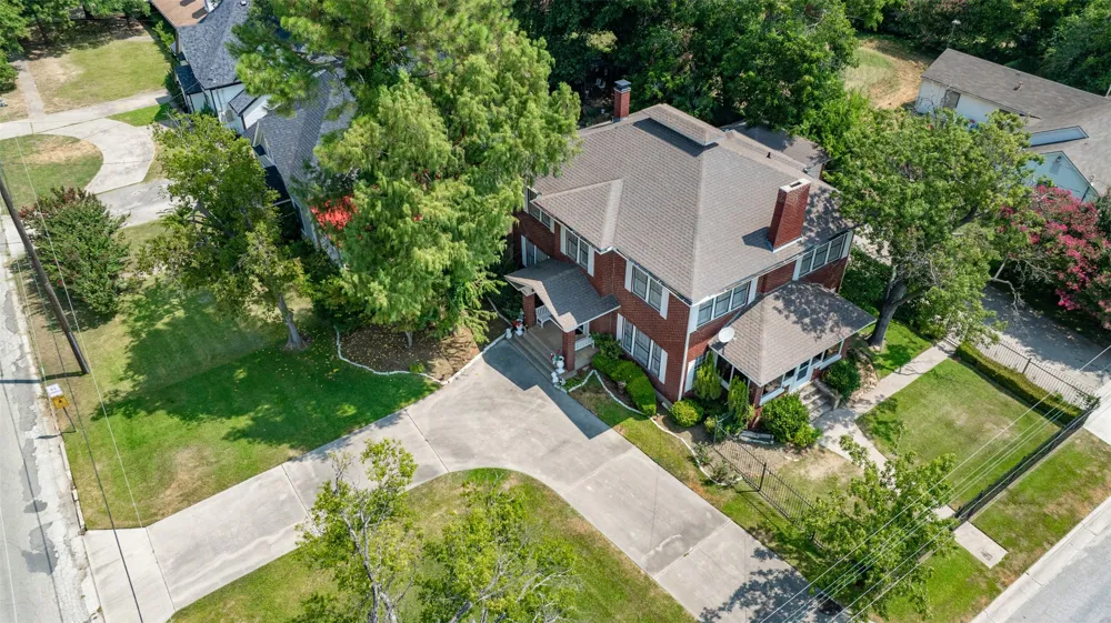 1118 S Lindsay Street Gainesville, TX 76240