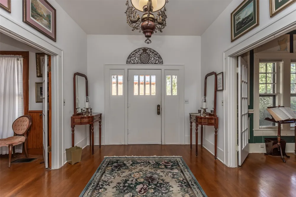 1118 S Lindsay Street Gainesville, TX 76240