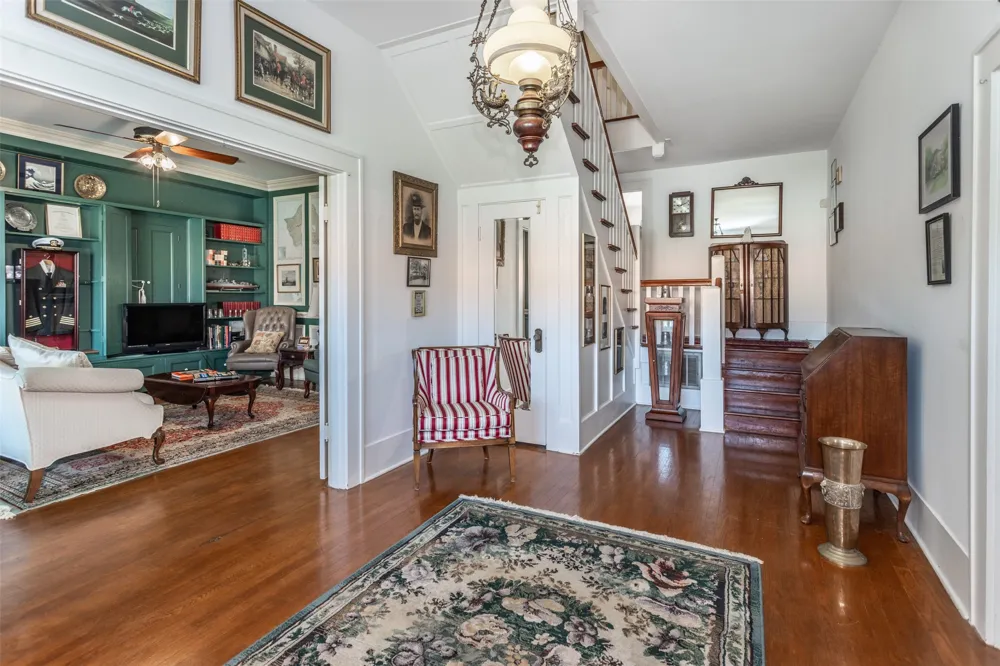 1118 S Lindsay Street Gainesville, TX 76240