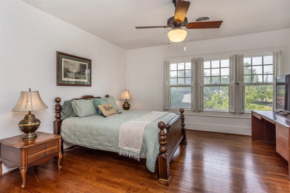 1118 S Lindsay Street Gainesville, TX 76240