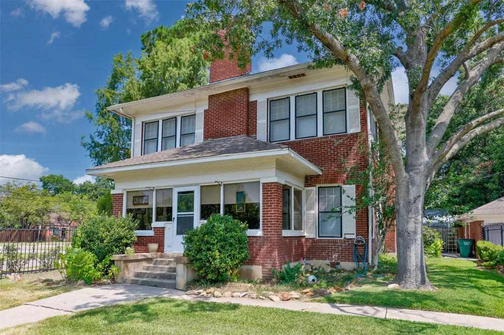 1118 S Lindsay Street Gainesville, TX 76240