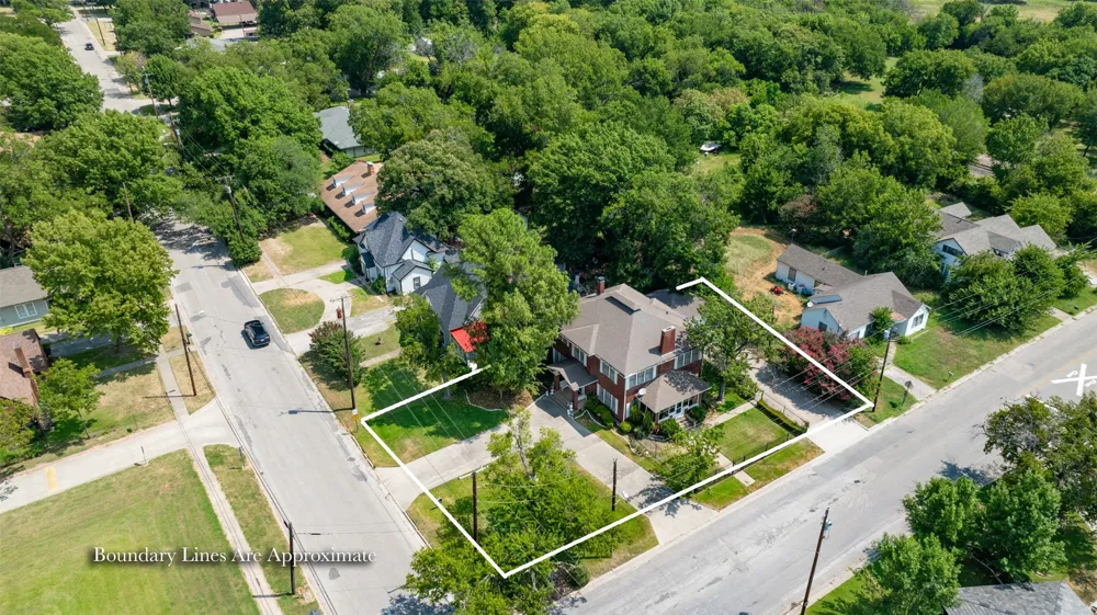 1118 S Lindsay Street Gainesville, TX 76240