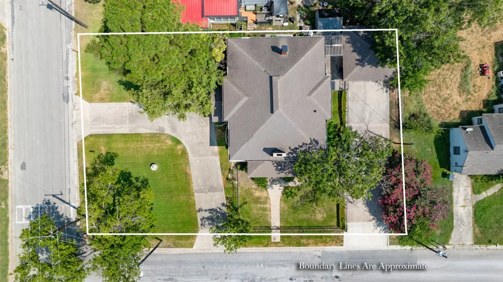 1118 S Lindsay Street Gainesville, TX 76240