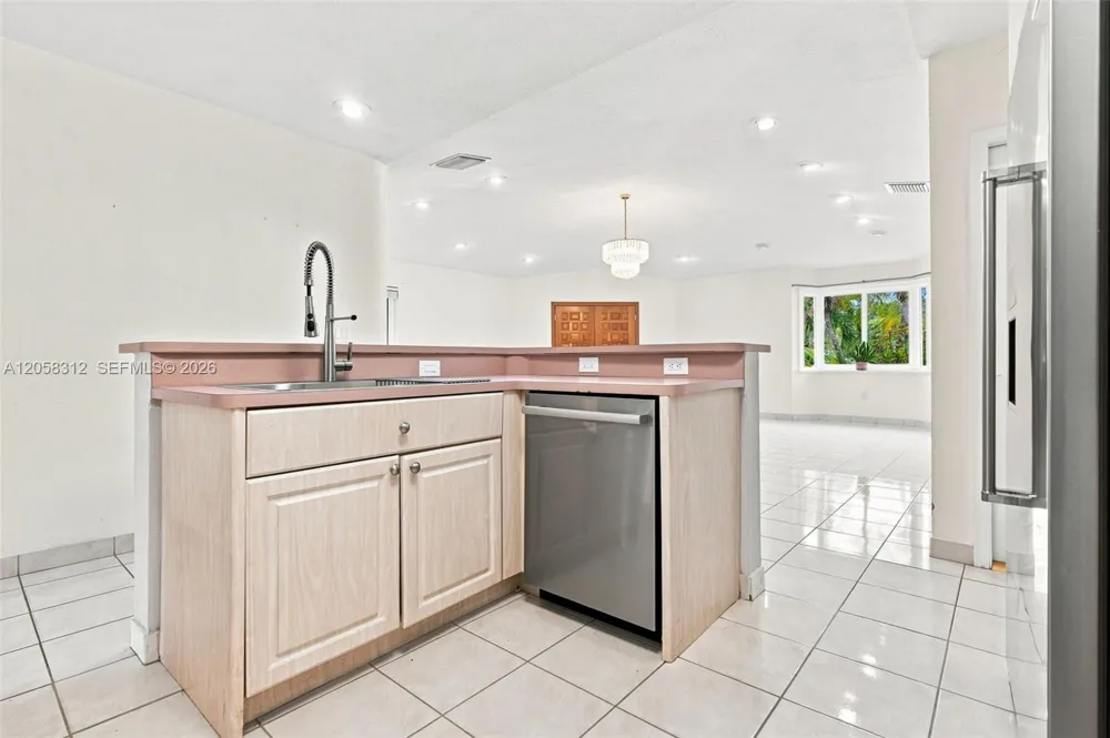 701 Westward Dr Miami Springs, FL 33166