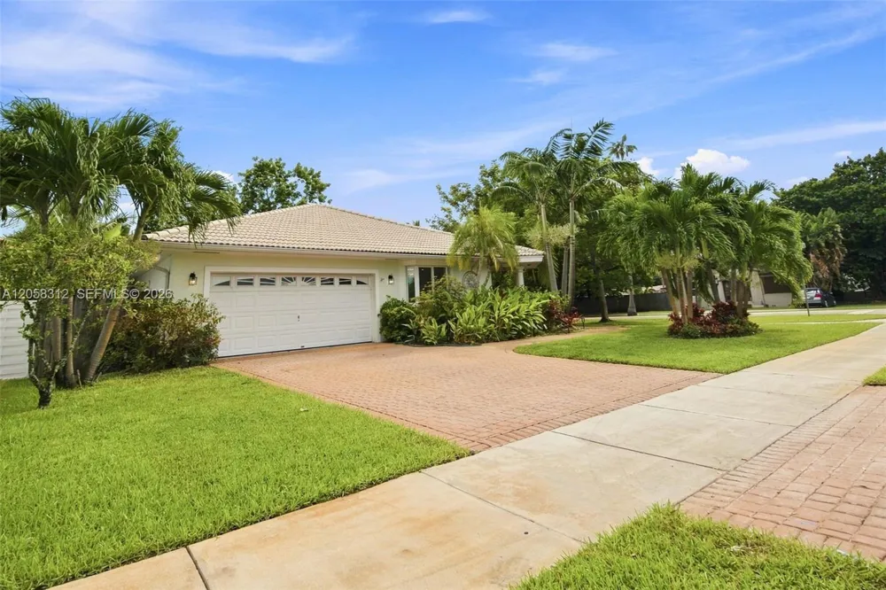 701 Westward Dr Miami Springs, FL 33166