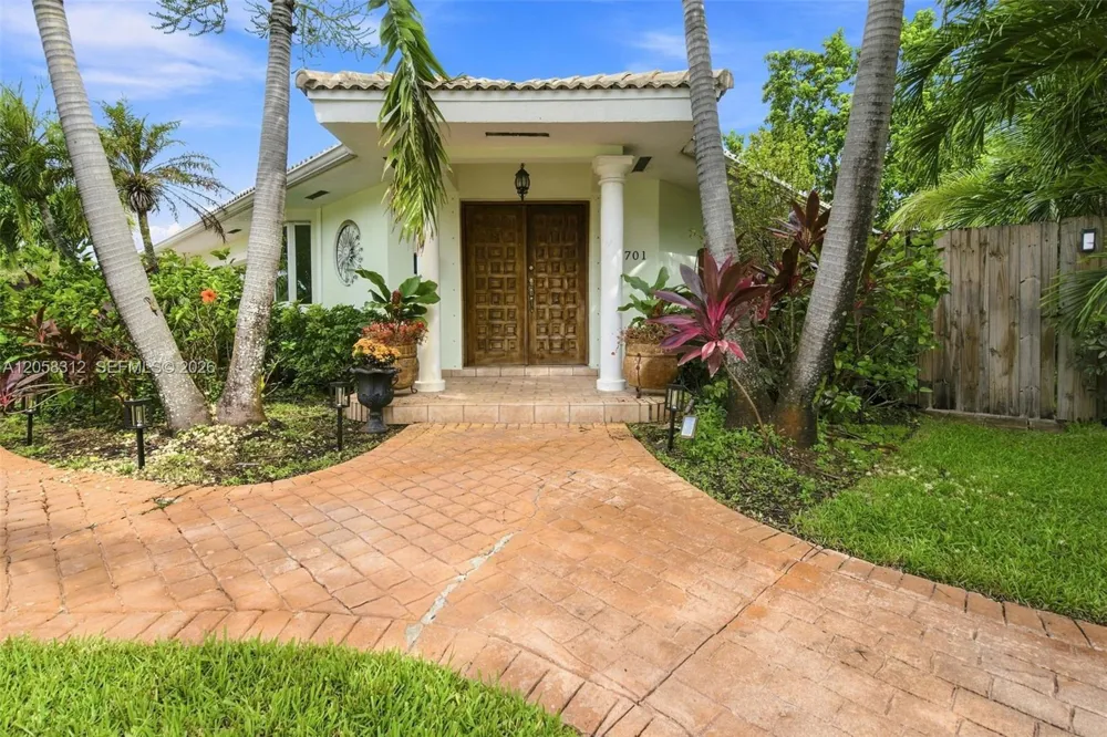 701 Westward Dr Miami Springs, FL 33166